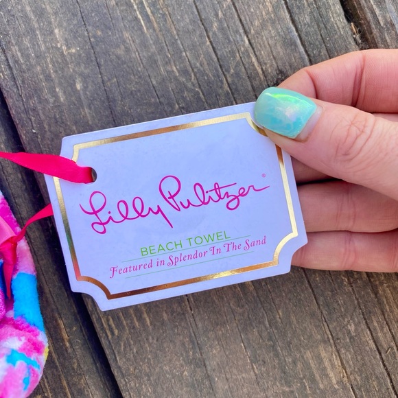 Lilly Pulitzer Luxe Beach Towel in Splendor in the Sand - Picture 4 of 5